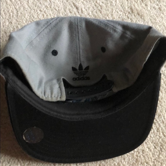 New York Knicks Adidas SnapBack - Picture 2 of 3